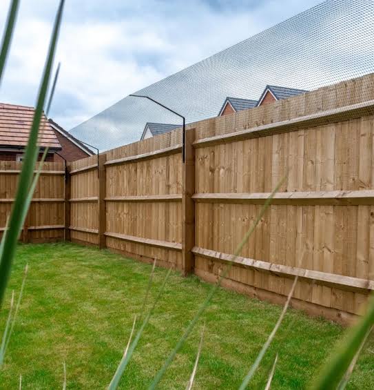 Cat fence topper system with overhang brackets and mesh netting East Kent